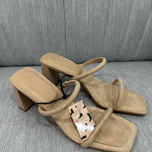 Elegant Tan Strappy Heels size 8.5 - Picture 1 of 4